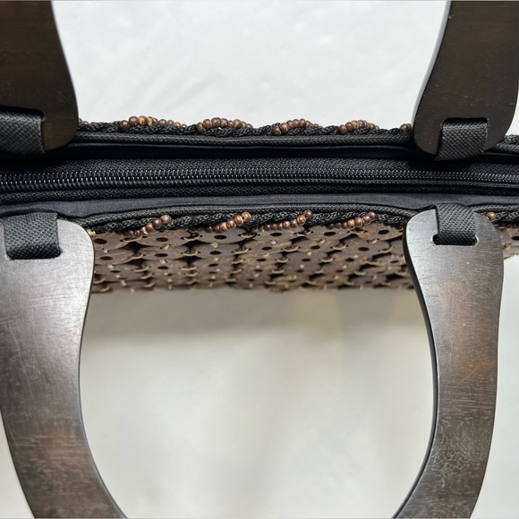 Handmade Coconut shell bag - Picture 6 of 9